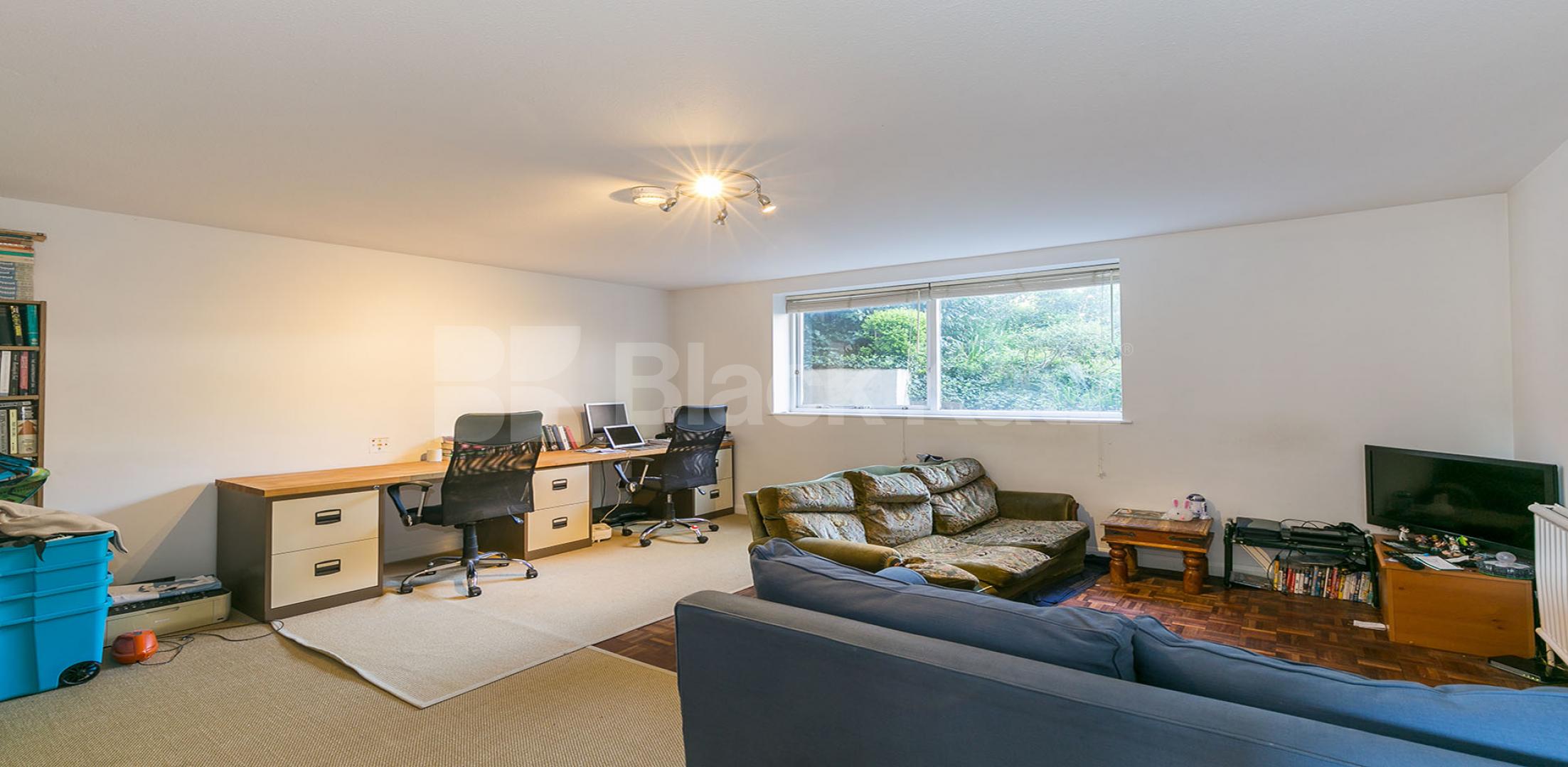 			New Instruction In Heart Of Crouch End !, 2 Bedroom, 1 bath, 1 reception Flat			 Waverley Road , Crouch End